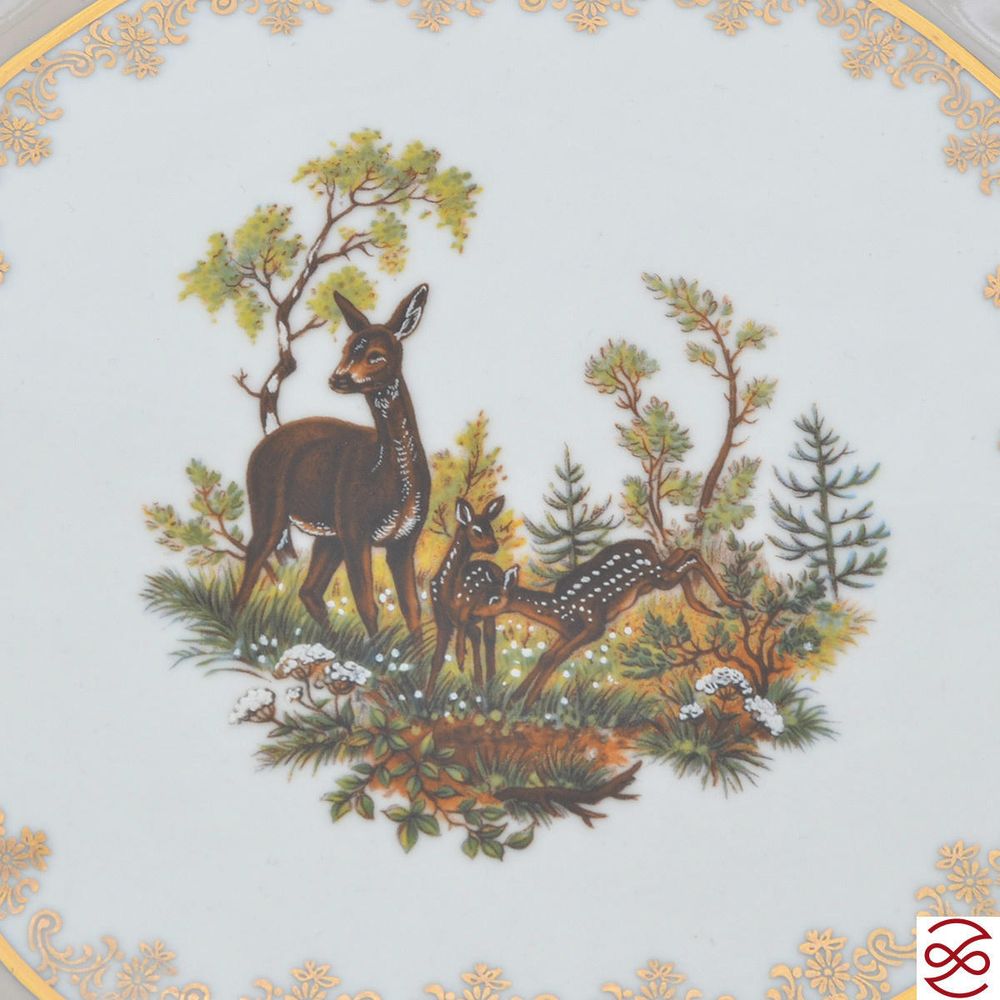 Блюдо квадратное на ножке Queen's Crown Aristokrat Охота бежевая 32 см