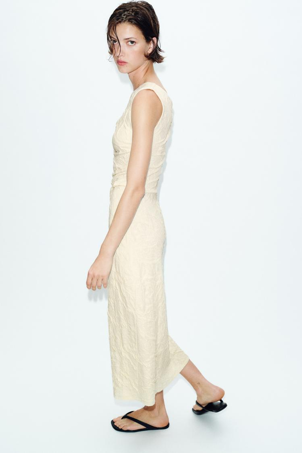 ZARA ЖАККАРДОВОЕ ПЛАТЬЕ СО СКЛАДКАМИ, ЭКРЮ