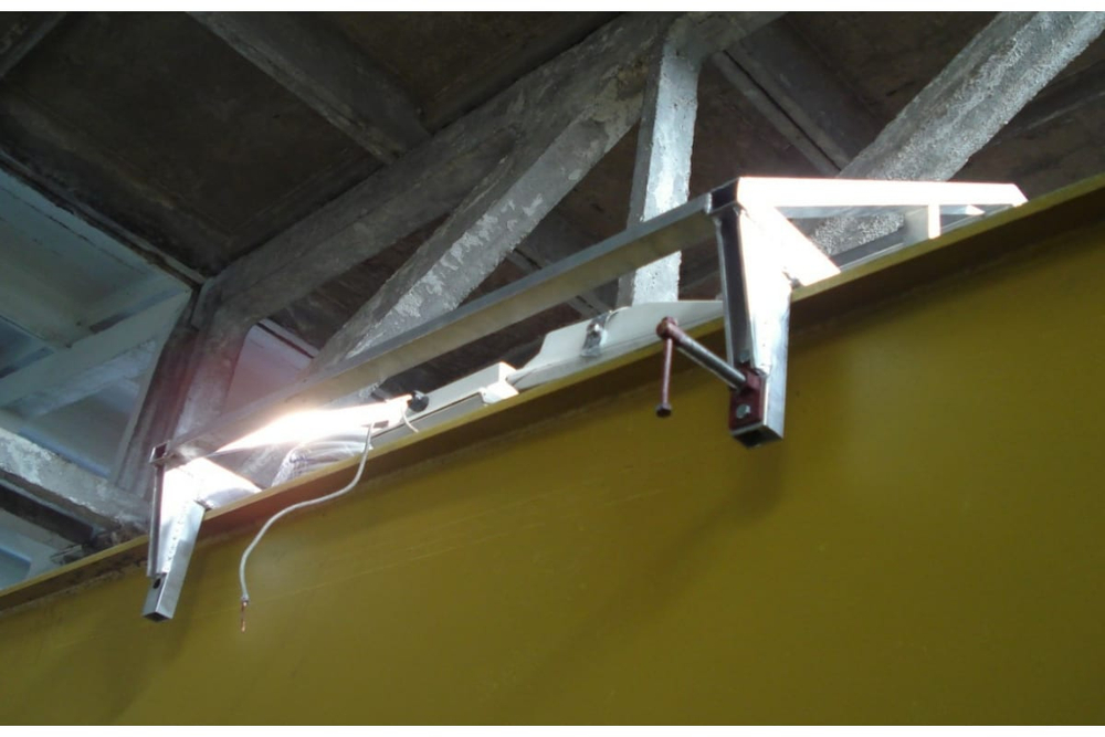 Площадка, навешиваемая на кран-балку с прижимным механизмом MEGAL ПНА-1 (балка 45М)