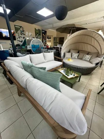 Комплект деревянной мебели Nara из массива акации