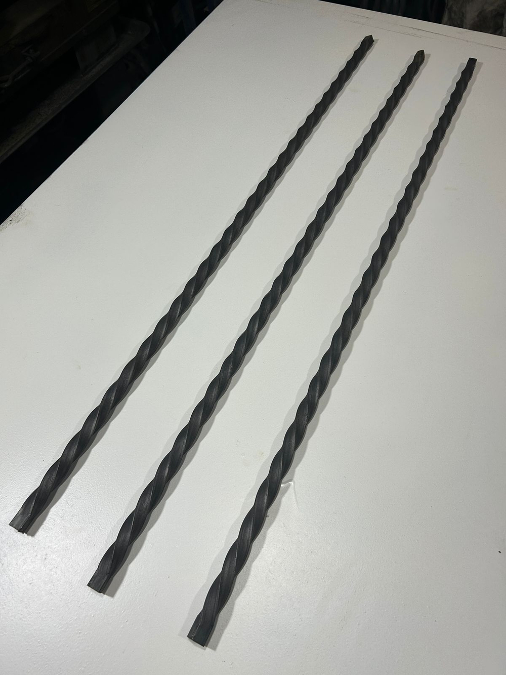 Кованый элемент торсион 1000мм квадрат полнотелый 14х14мм