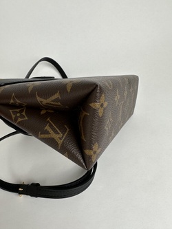 Сумка Louis Vuitton Locky BB