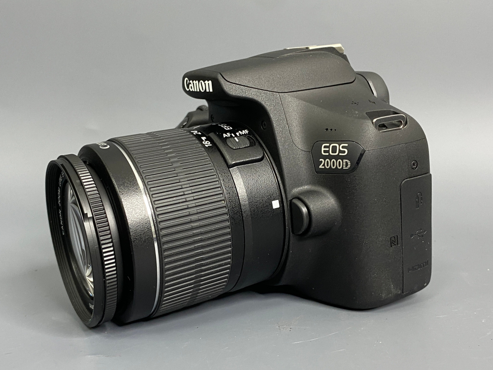 Canon 2000D Kit 18-55mm 10 кадров