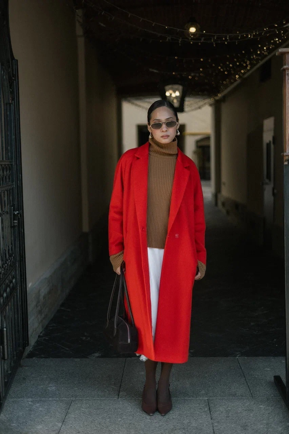 Красное двубортное пальто