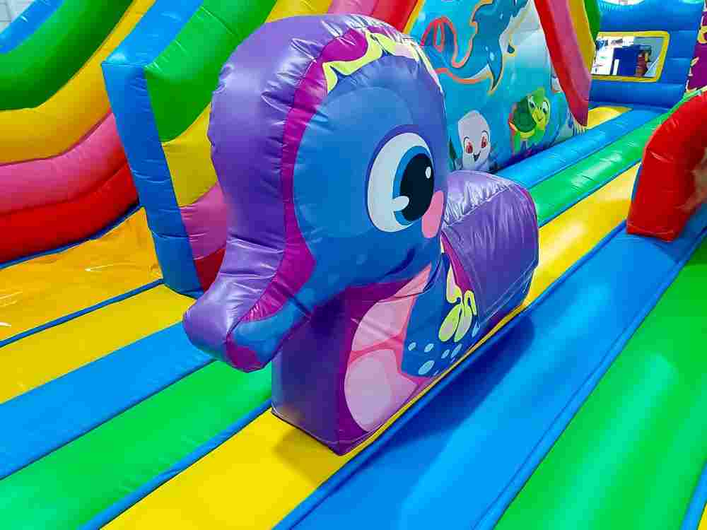 Коммерческий надувной батут "Золотая рыбка" 10*8*3,8 м.