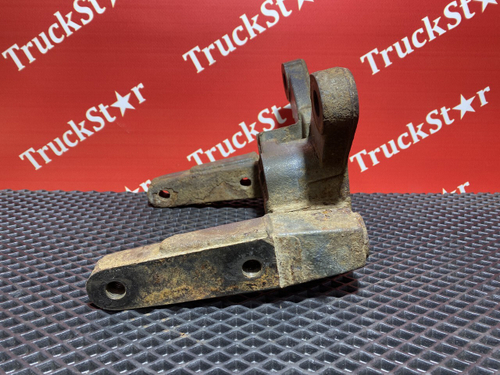 Кронштейн переднего бампера