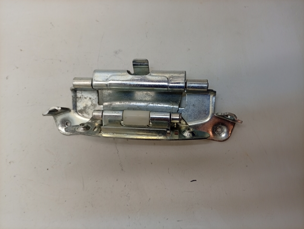 FE925N кт21 Петля люка для стиральной машины Electrolux Zanussi 1320044058 б/у