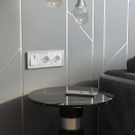 Розетка с заземлением и шторками (белый акрил) W1171141