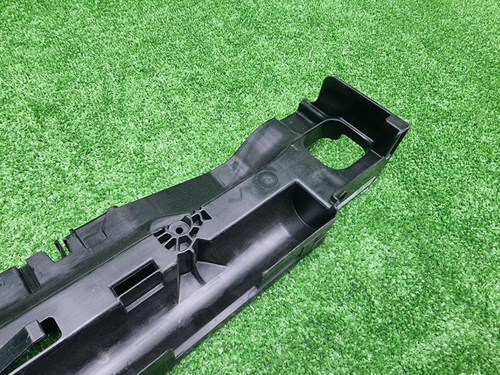 Дефлектор радиатора правый Mercedes S W223 (20-нв)