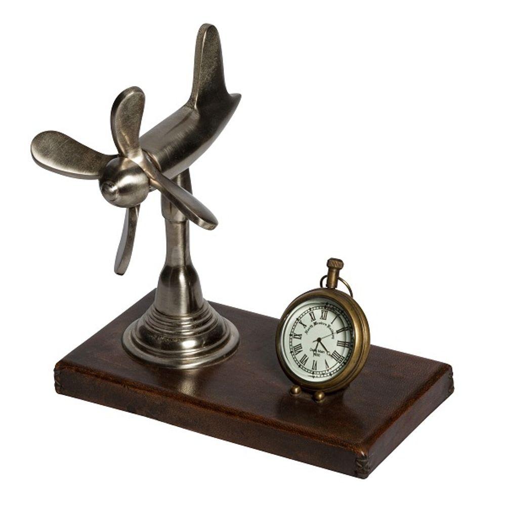 Самолёт и часы на подставке