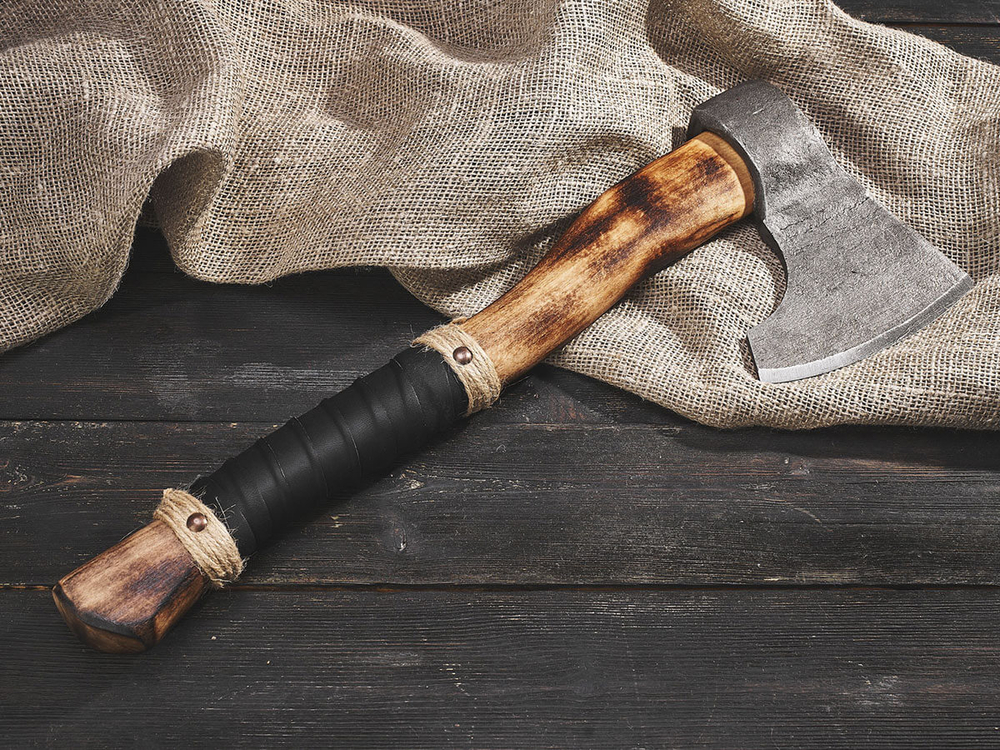 Топор "Один", рукоять комель берёзы (обжиг)