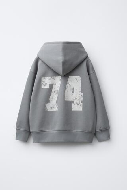 ZARA ХУДИ В СТИЛЕ ПРЕППИ С НАШИВКАМИ, СЕРЫЙ/НЕЖНО-КОРИЧНЕВЫЙ