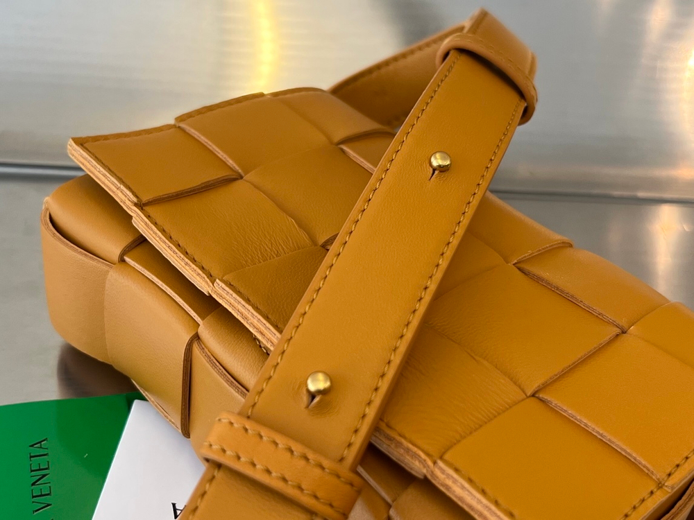 Bottega Veneta Small Cassette 19 cm