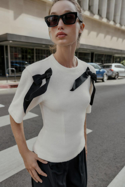 ZARA ТОП ИЗ МЯГКОЙ ТКАНИ С БАНТАМИ, ЖЕЛТОВАТО-БЕЛЫЙ