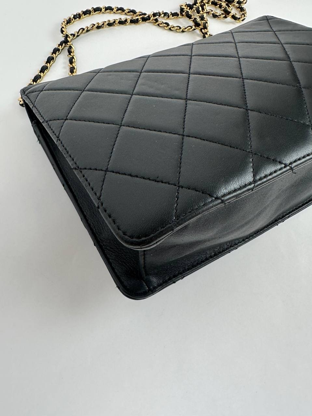 Сумка Chanel Black Quilted Lambskin Leather Golden Class Medium Flap