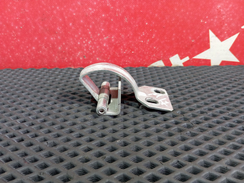 Петля крышки инструментального ящика