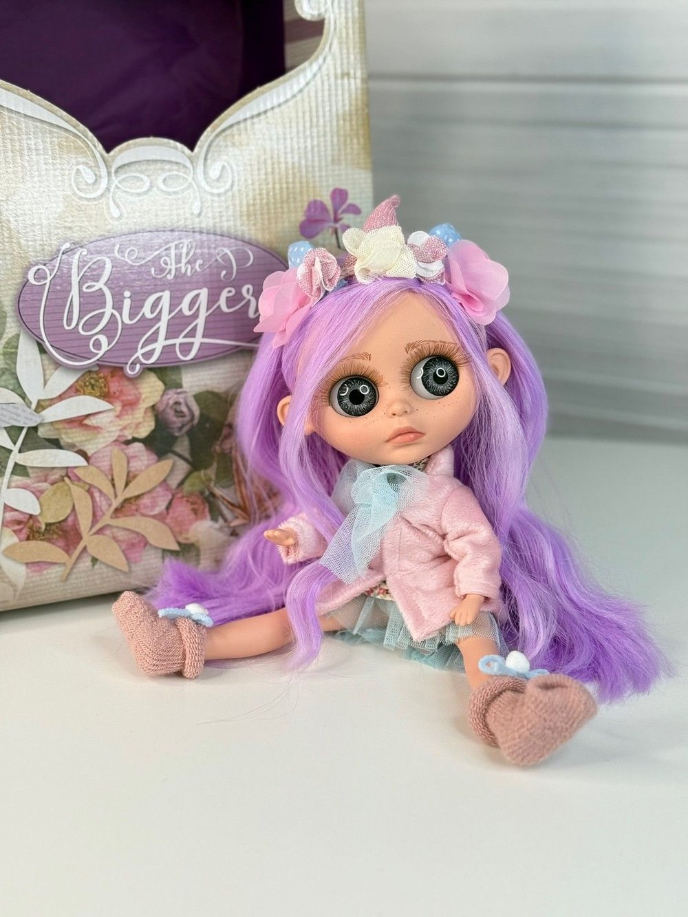 Кукла BERJUAN виниловая 32см BIGGERS Avril Smith (24012)