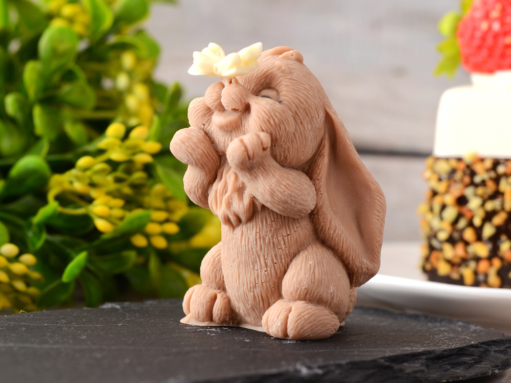 Фигурка на торт из шоколада