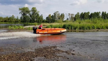 Надувная ПВХ-лодка Solar - 430 Super Jet Tunnel с фальшбортом