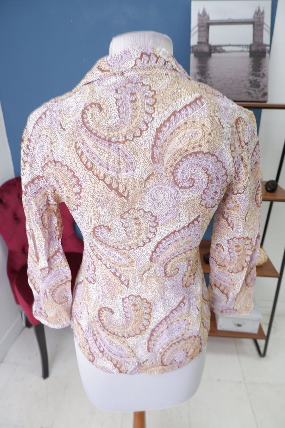 Жакет светлый с узорами 40 размер