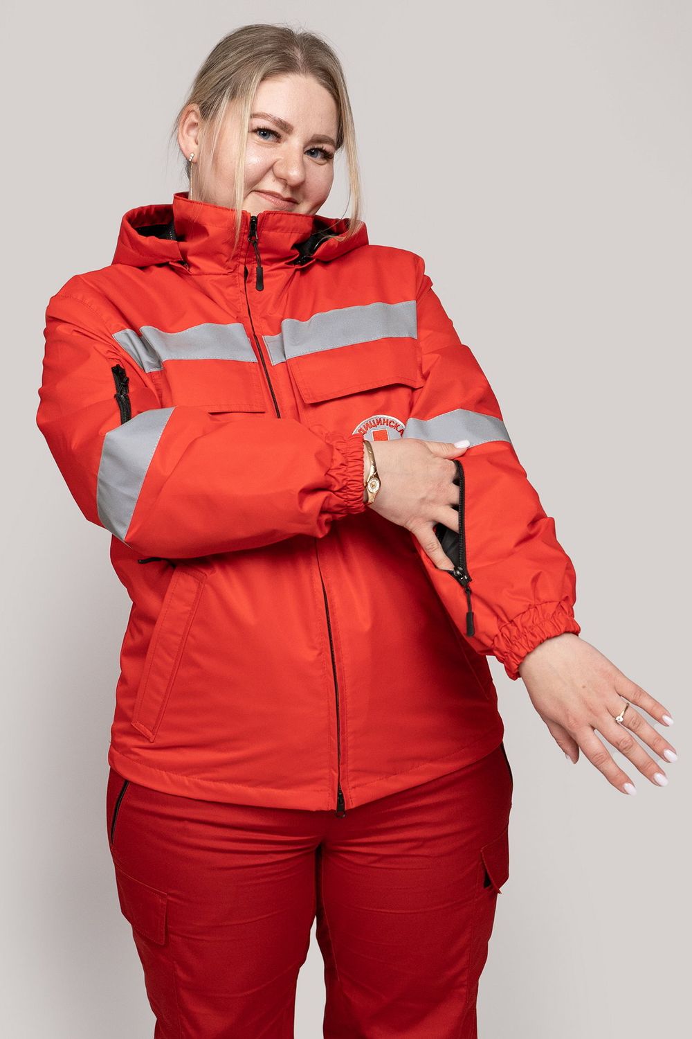 Ветровка Скорая помощь MedicLine женская цв. КРАСНЫЙ