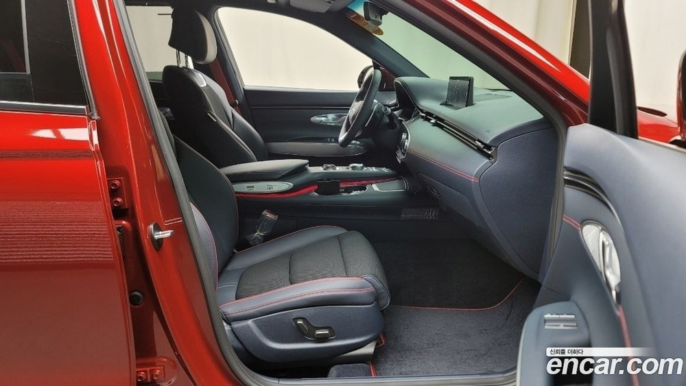 Genesis GV70 2.5T Бензин 2WD (12.2023)