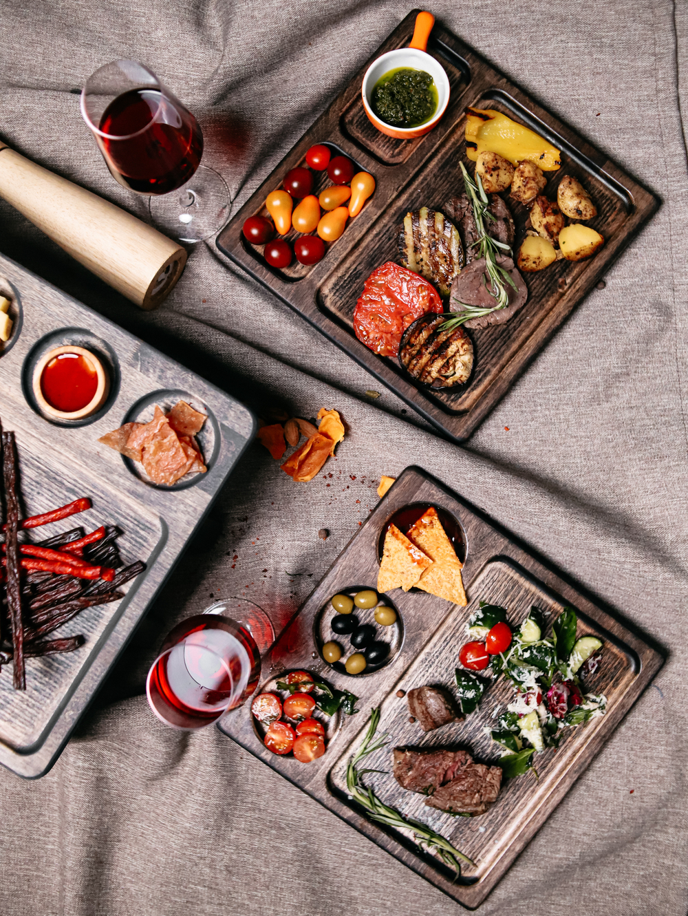 Менажница черная квадратная 2 секции