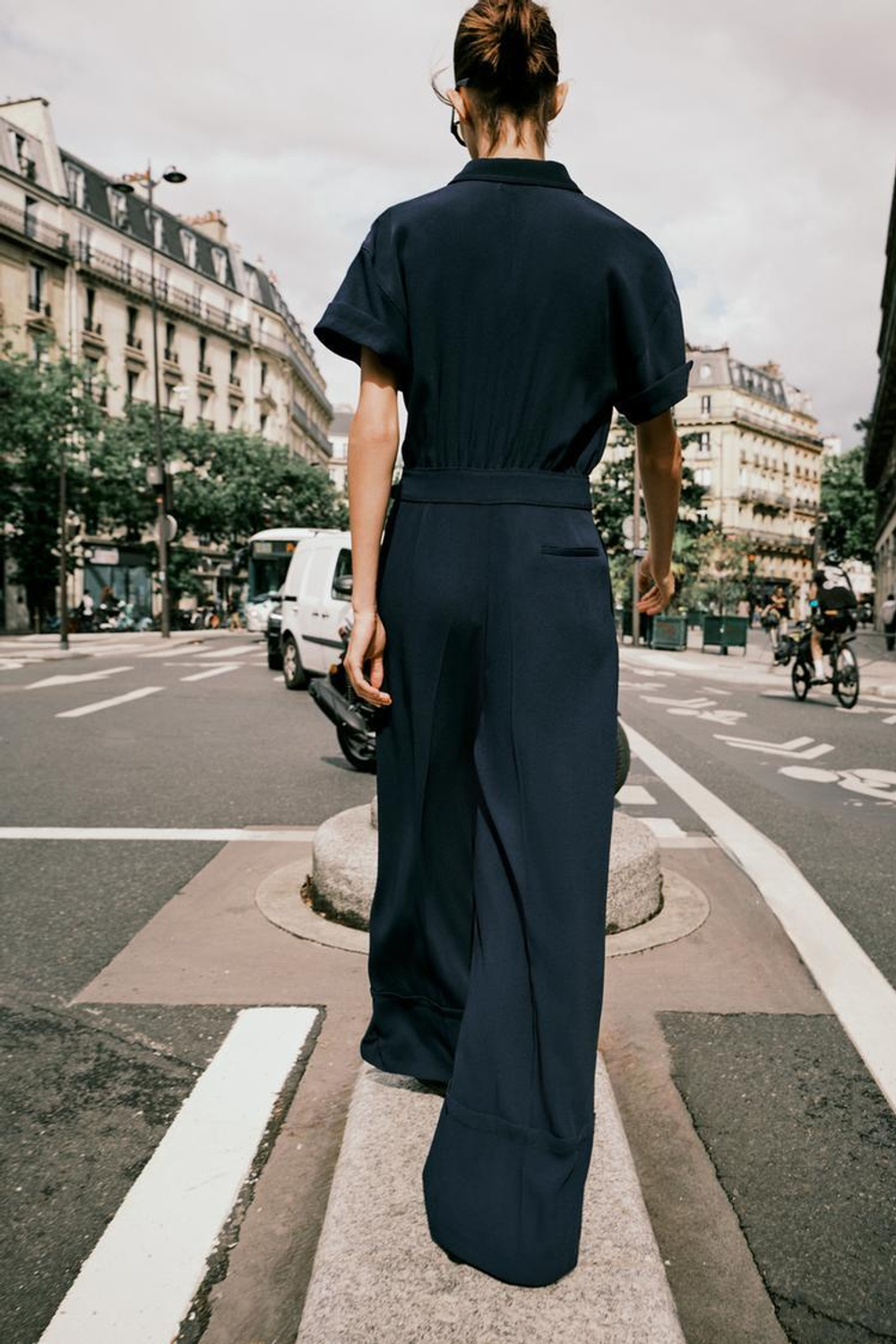 ZARA ДЛИННЫЙ КОМБИНЕЗОН ИЗ КРЕПА, МОРСКОЙ СИНИЙ