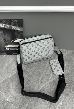Сумка-мессенджер Louis Vuitton