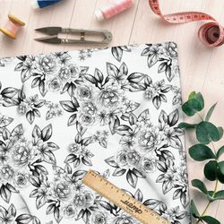 Ткань ниагара черно-белые бутоны цветов