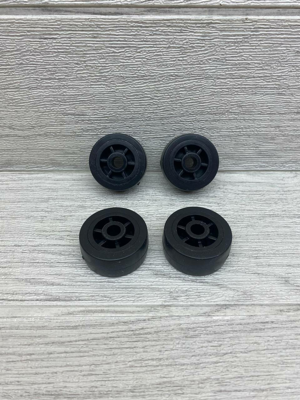 Колесо для мебели прорезиненное ролик для дивана диаметр 40 мм отверстие 8 мм 4 шт