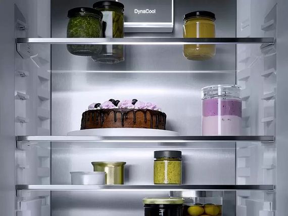 Встраиваемый холодильник Miele KFN 7785 C