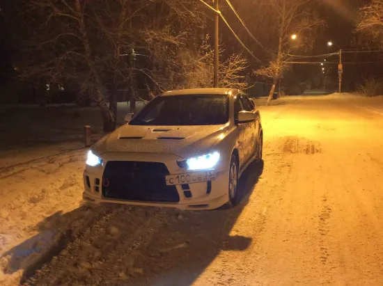 Бампер передний EXTREME для Mitsubishi Lancer 10