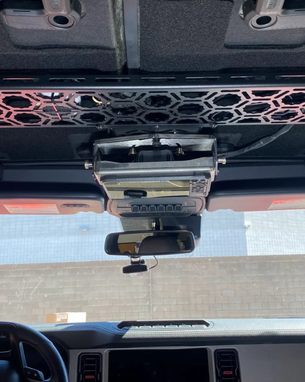 Откидное крепление для GPS-навигатора Lowrance HDS7-LIVE для Bronco и Bronco Raptor