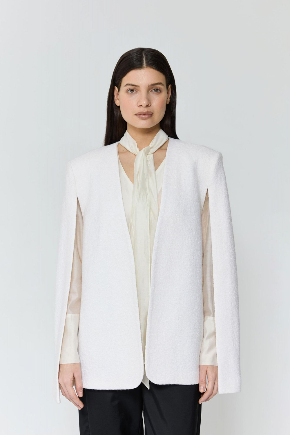 Жакет-кейп из букле