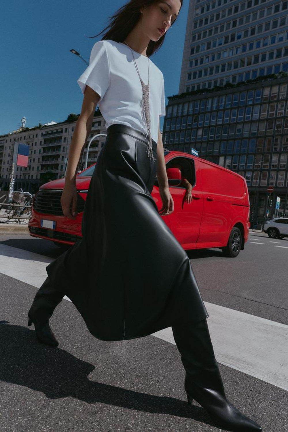 ZARA КОМБИНИРОВАННОЕ ПЛАТЬЕ МИДИ С ЮБКОЙ ИЗ ИСКУССТВЕННОЙ КОЖИ, ЧЕРНЫЙ/БЕЛЫЙ