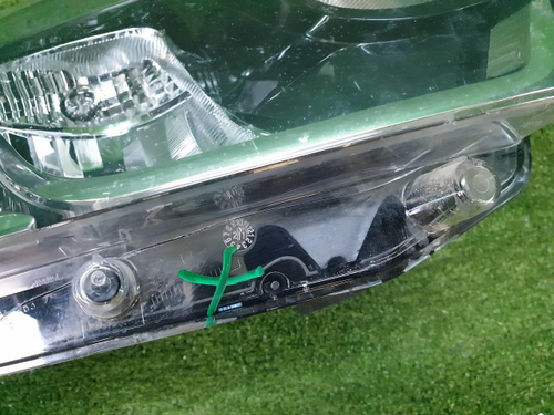 Битая Фара правая Lada Largus 1 (2021-н.в.) галоген