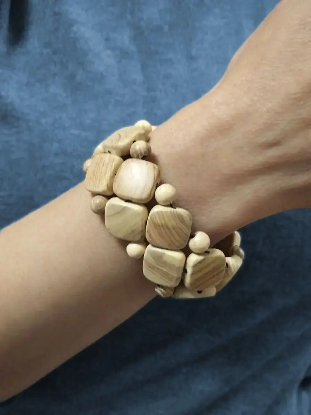 Деревянный браслет из можжевельника