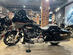 STREET GLIDE SPECIAL, 2024 VIVID BLACK CHROME TRIM