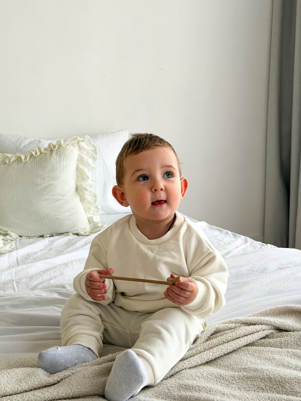 Свитшот oversized молоко