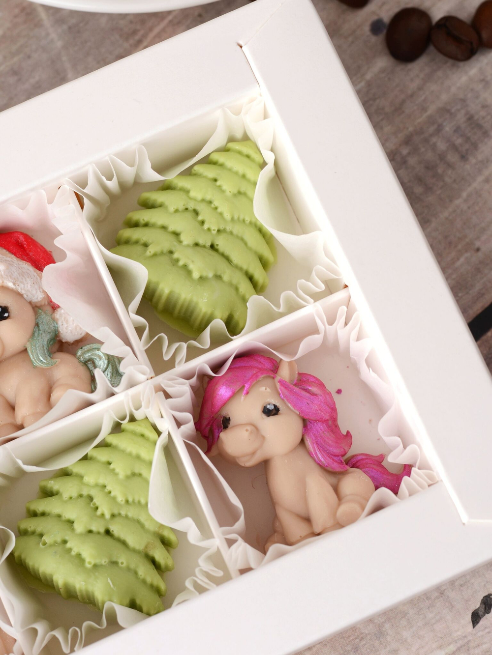 Набор из шоколада "Новогодний" с лошадками #4