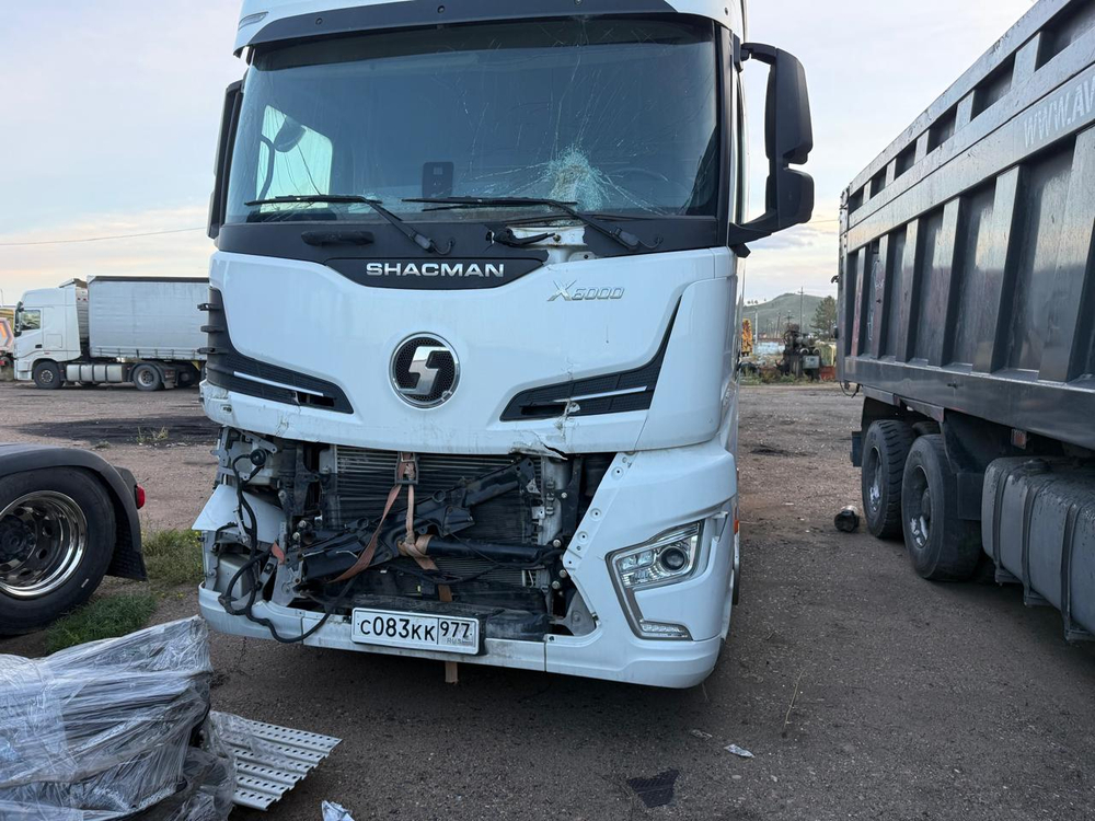 Shacman (Shaanxi) SX* 4x2 Седельный тягач SX4188YY381 (Дизельный, 12,5 л, 473 л.с., АТ)
