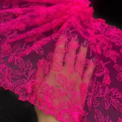 Вышивка на сетке розовая фуксия 29 см