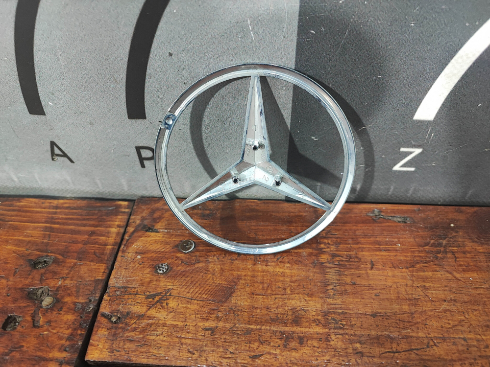 Эмблема крышки багажника Mercedes GLS (X167) 19-нв Б/У Оригинал A1678171300
