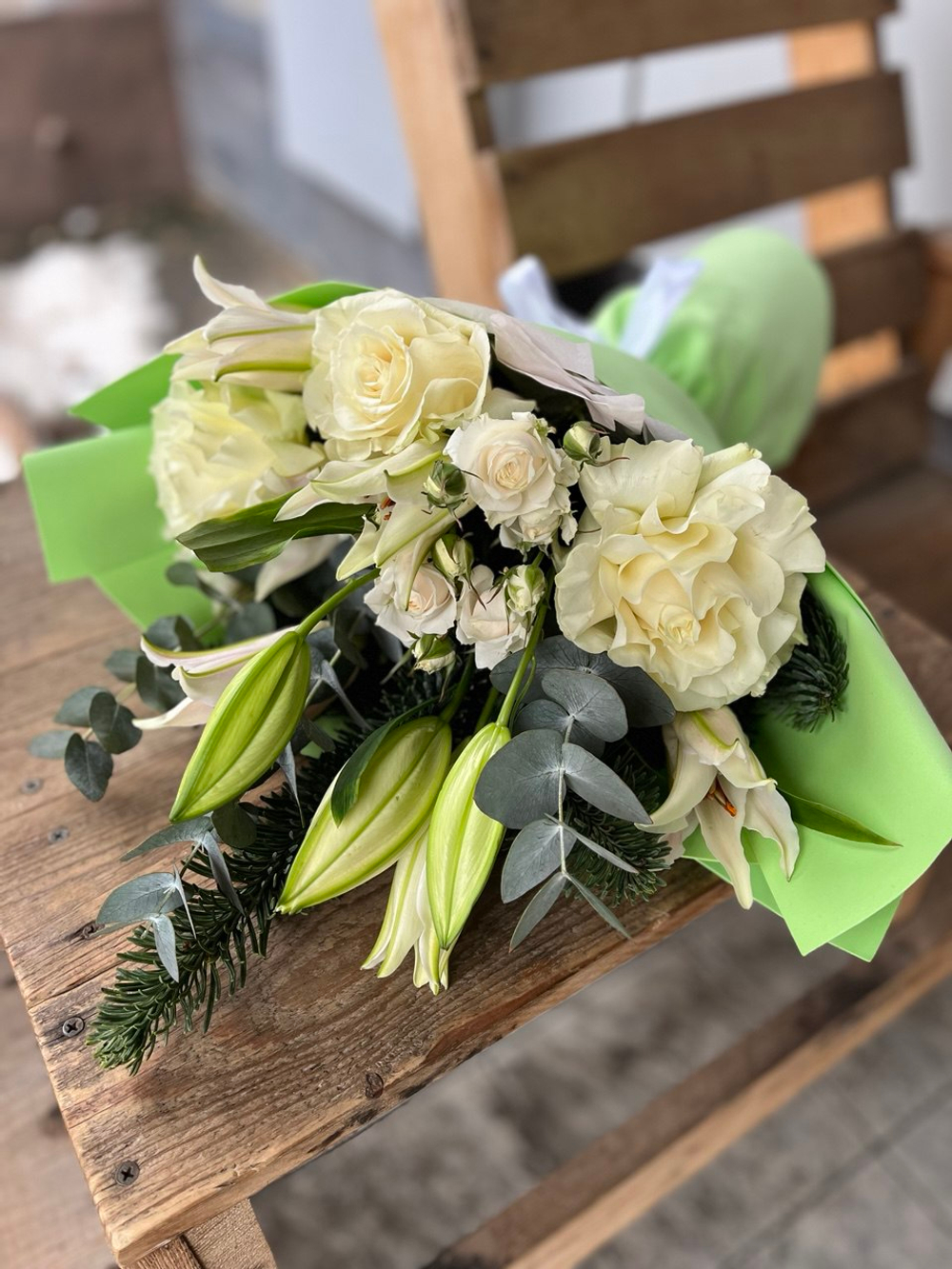 букет "Лилия и хвоя"