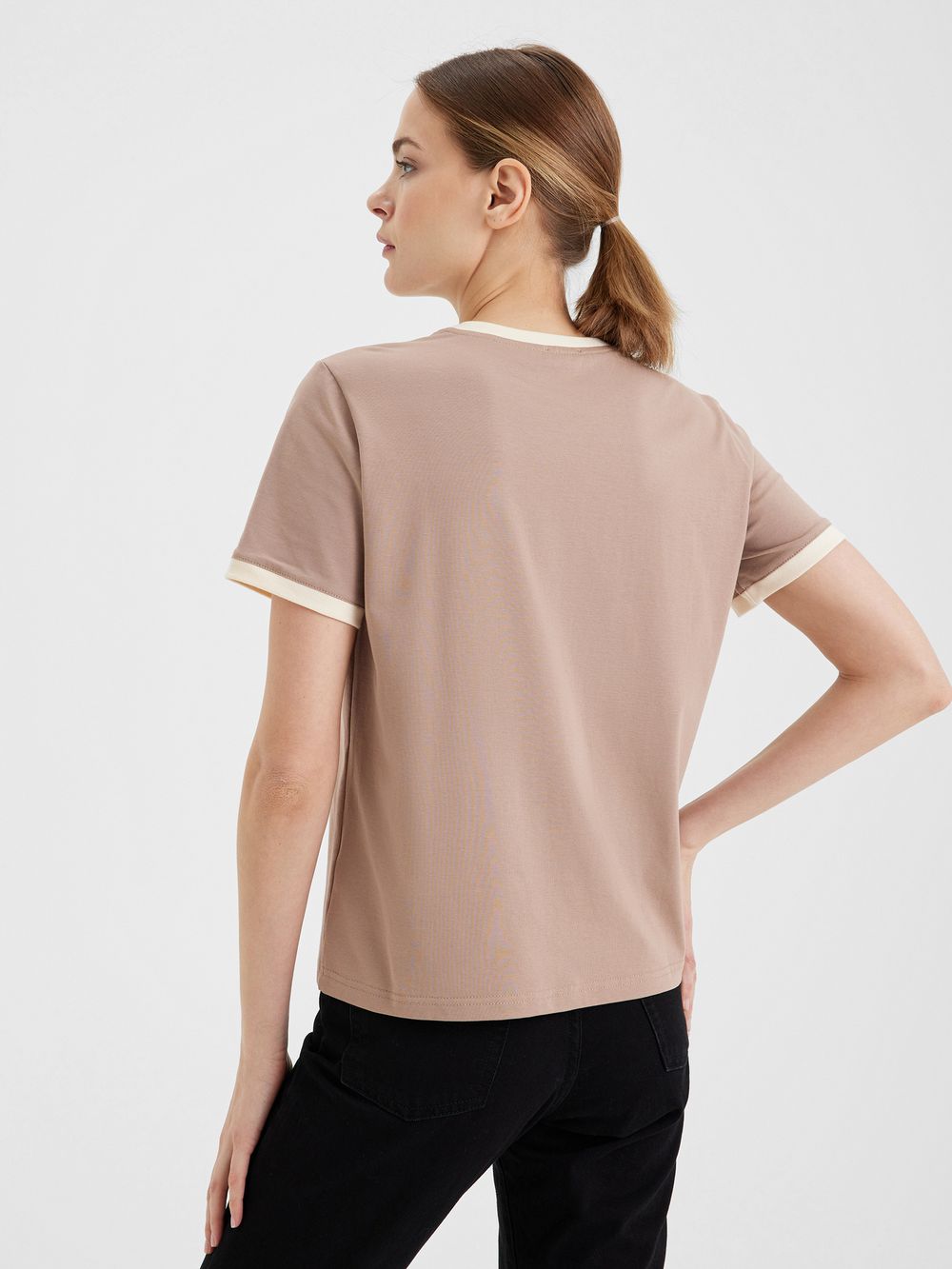 Женская футболка какао/экрю - folly dot.