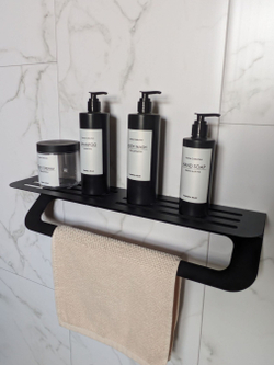 Полка для ванной комнаты 54см с держателем полотенец