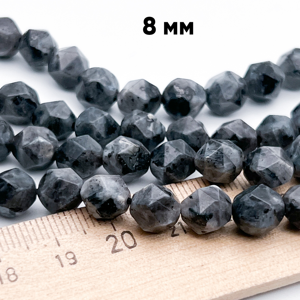 Ларвикит крупной огранки бусины, размер около 8,3 мм, цена за 22-23 шт (1/2 нити)