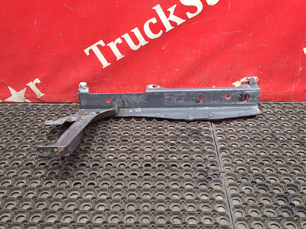 Кронштейн бампера левый