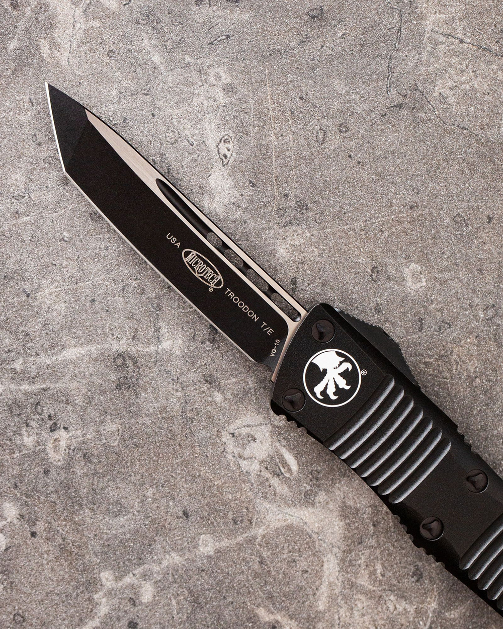 Автоматический складной нож Microtech Troodon Tanto Tactical Black VG-10 140-1T (черный-черный)